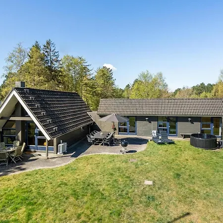 3 Bedroom Awesome In Nyaraló Højslev